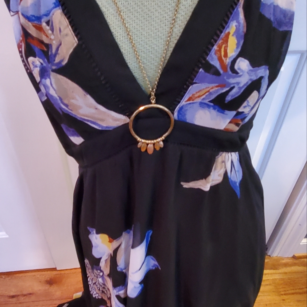 White House Black Market backless dress - Picture 3 of 5